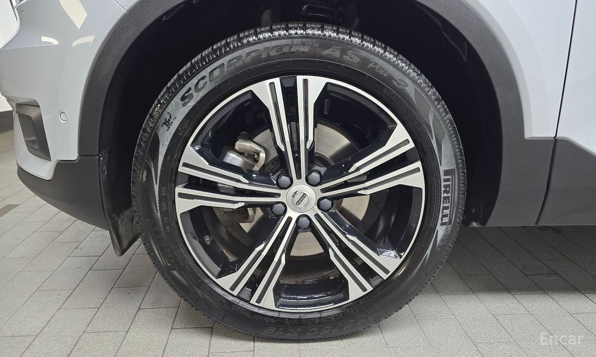 Volvo XC40B4 Inspiration №6