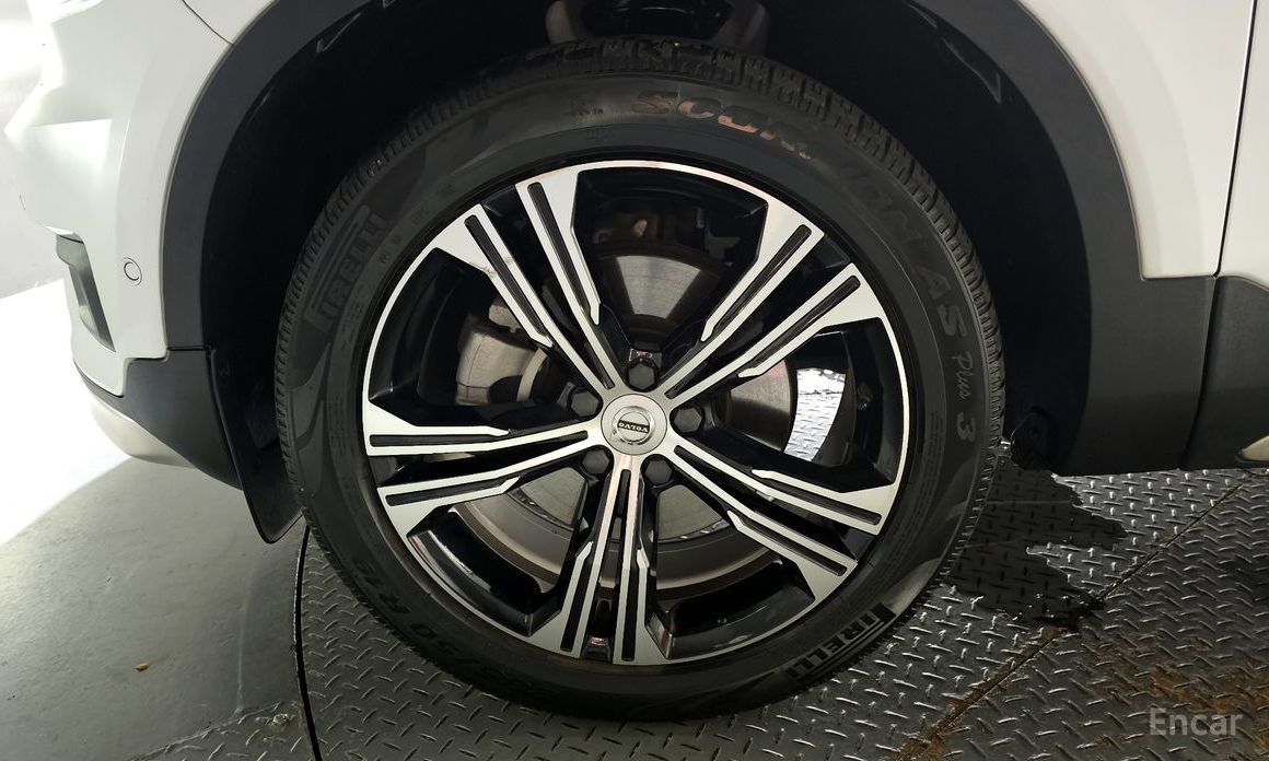 Volvo XC40B4 Inspiration №6