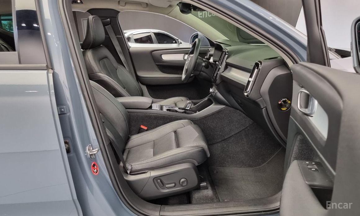 XC40B4 Momentum 11