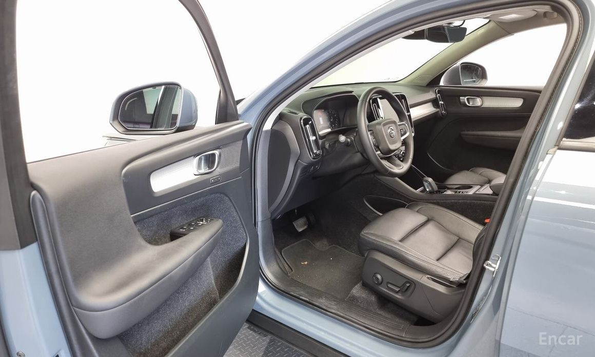 XC40B4 Momentum 12