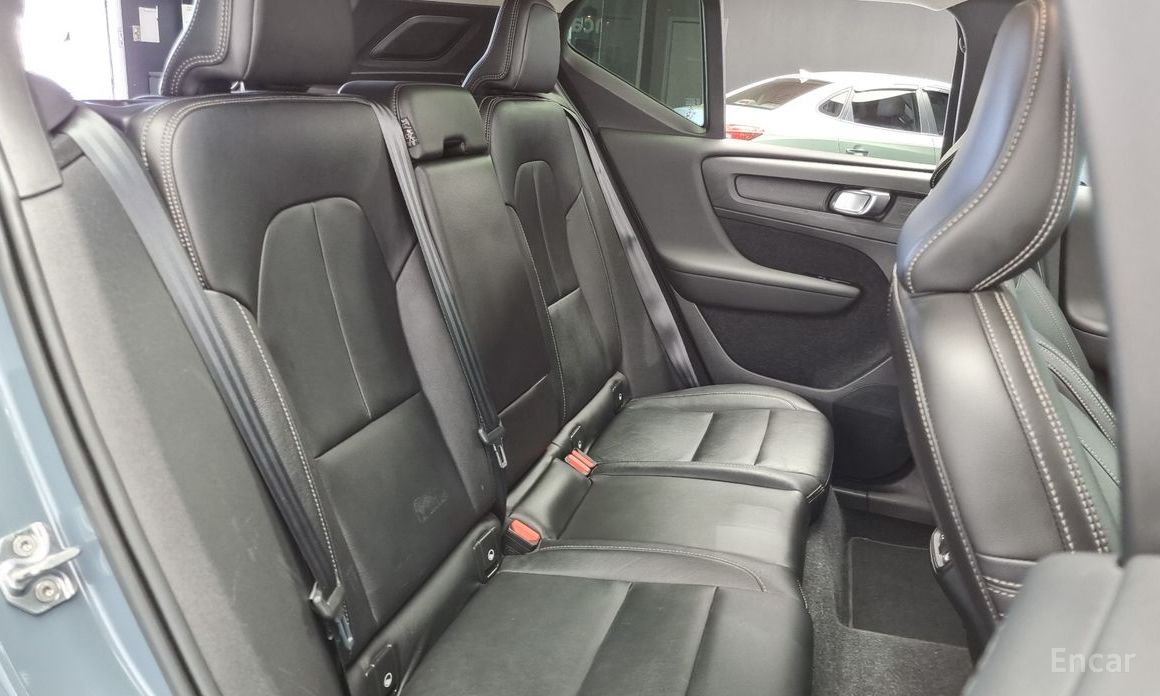 XC40B4 Momentum 13