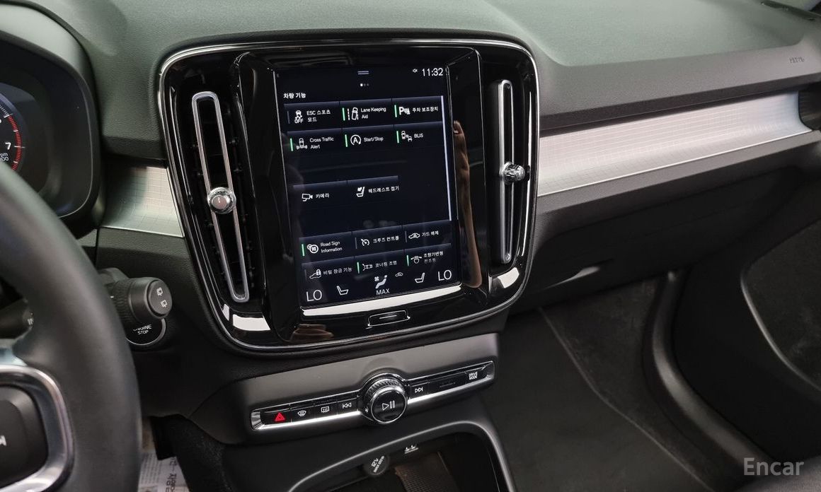 XC40B4 Momentum 15