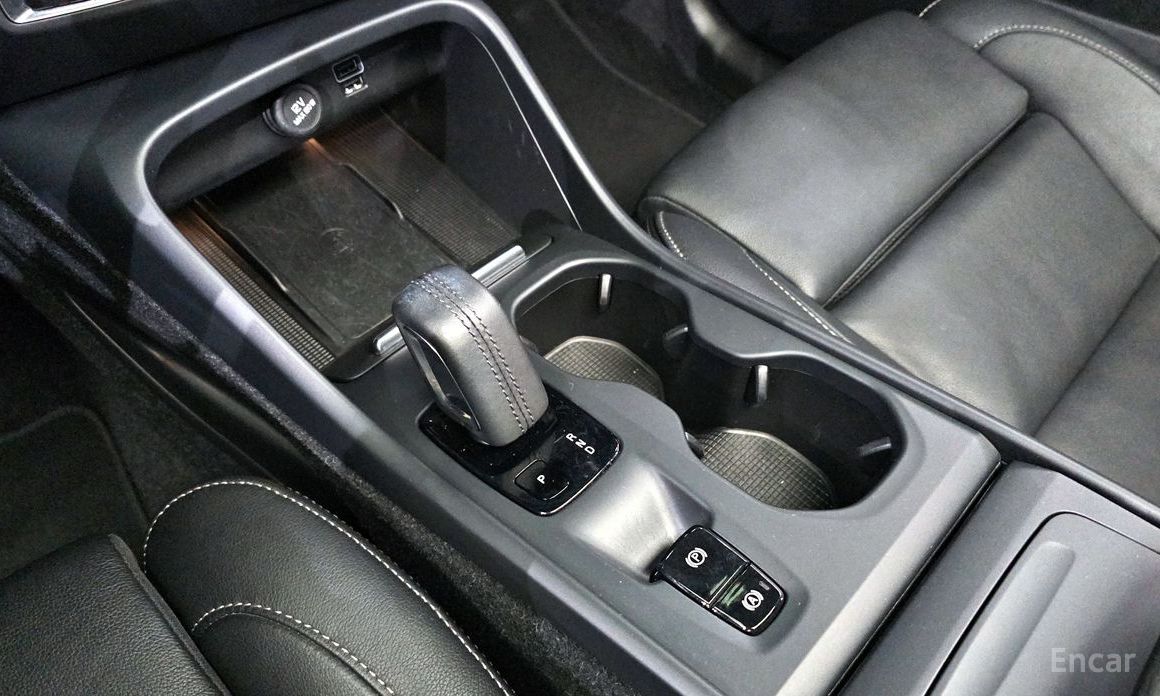 XC40B4 Momentum 10