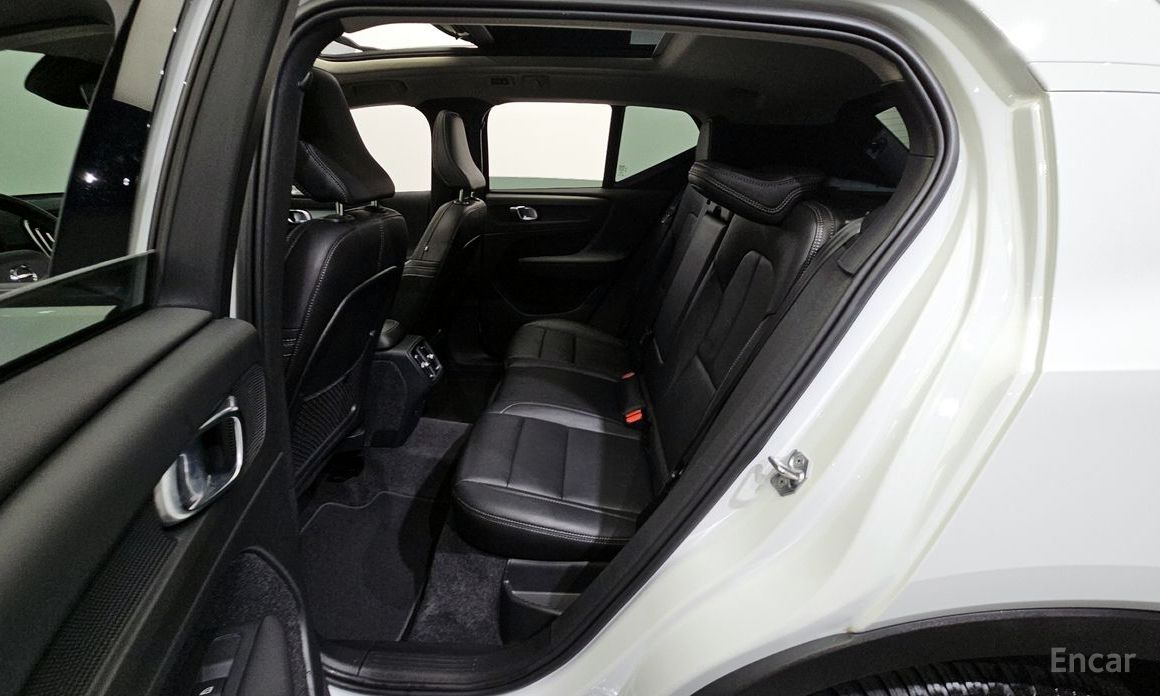 XC40B4 Momentum 12