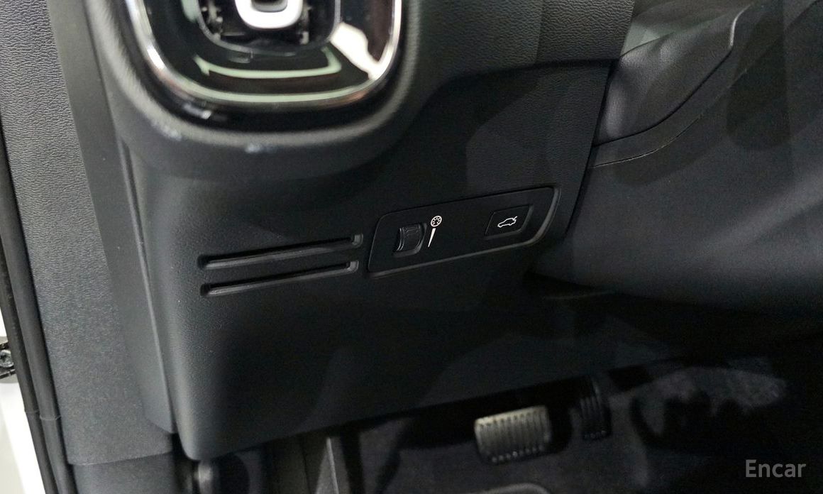 XC40B4 Momentum 14