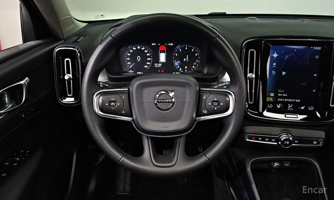 XC40B4 Momentum 15