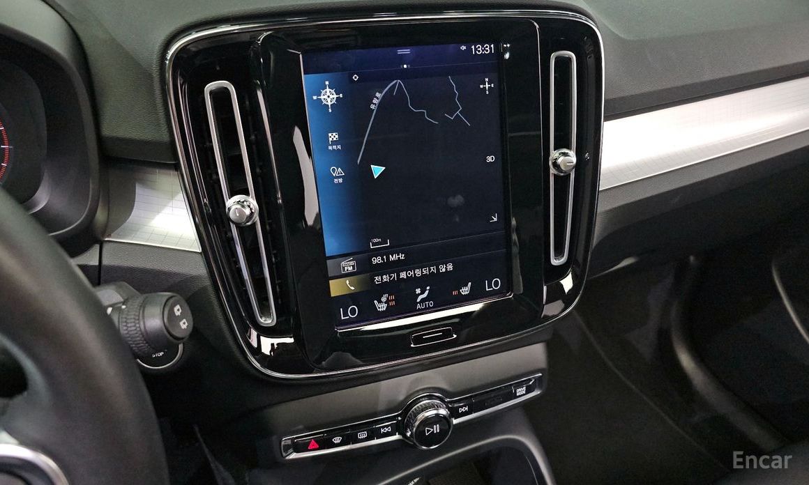 XC40B4 Momentum 17