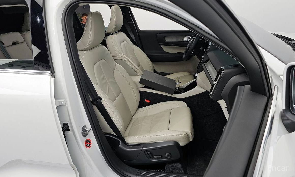 XC40B4 Ultimate Bright 11