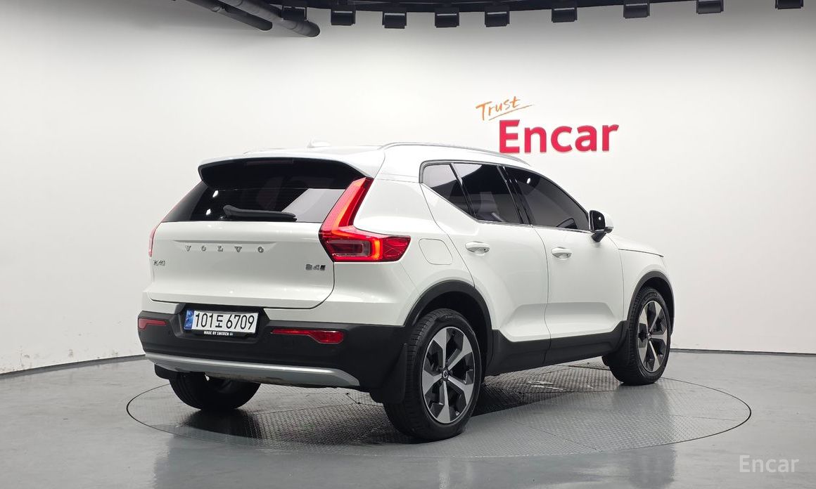 Volvo XC40B4 Ultimate Bright №3