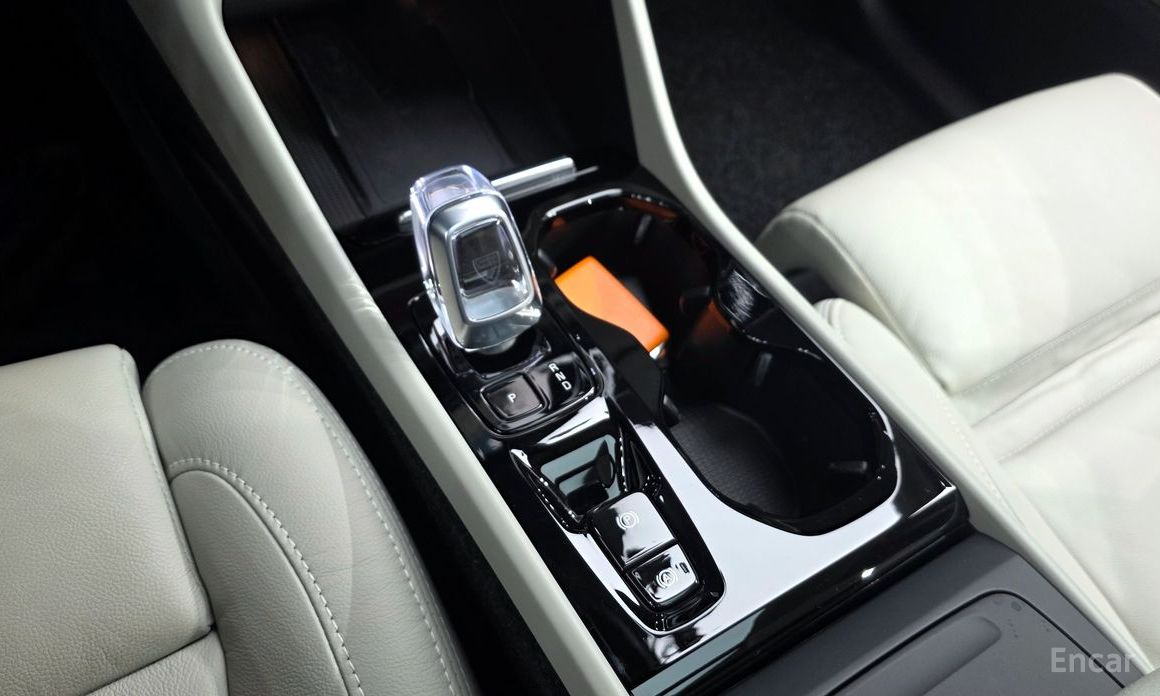 Volvo XC40B4 Ultimate Bright №10
