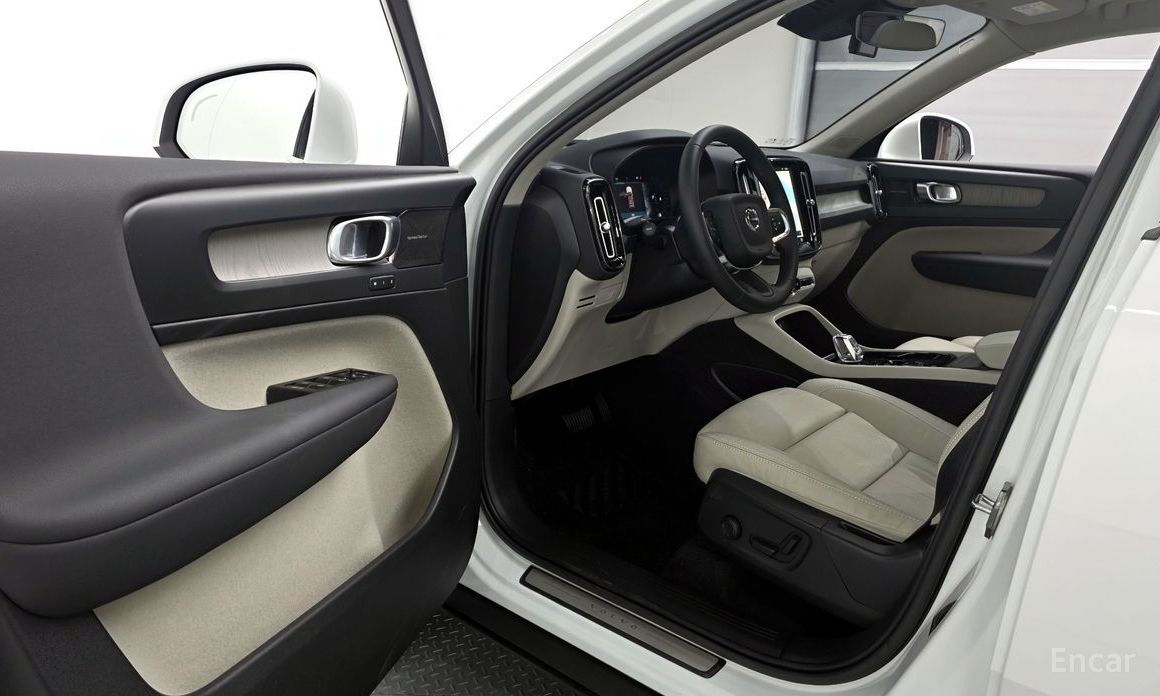 Volvo XC40B4 Ultimate Bright №11