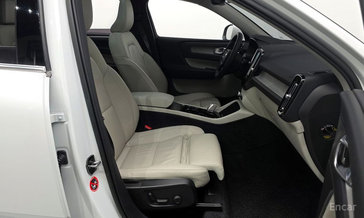 Volvo XC40B4 Ultimate Bright №12
