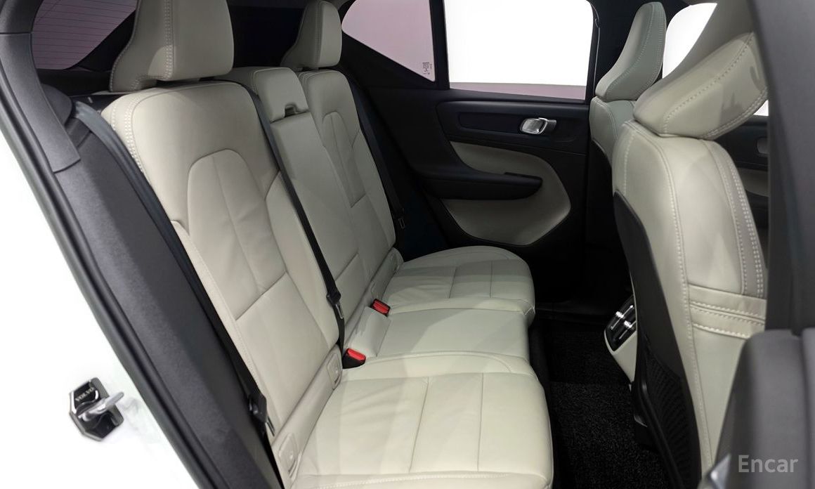 Volvo XC40B4 Ultimate Bright №13
