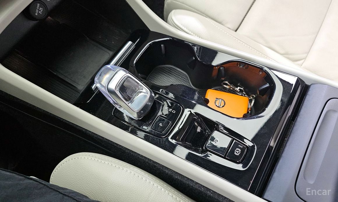 Volvo XC40B4 Ultimate Bright №10