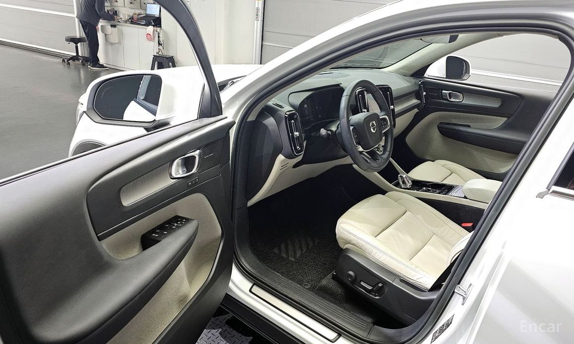 Volvo XC40B4 Ultimate Bright №11