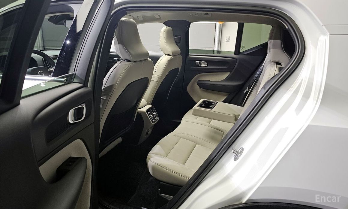 Volvo XC40B4 Ultimate Bright №12