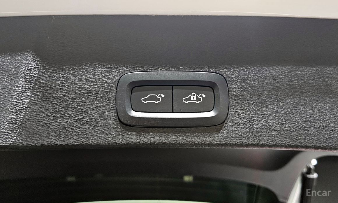 Volvo XC40B4 Ultimate Bright №19