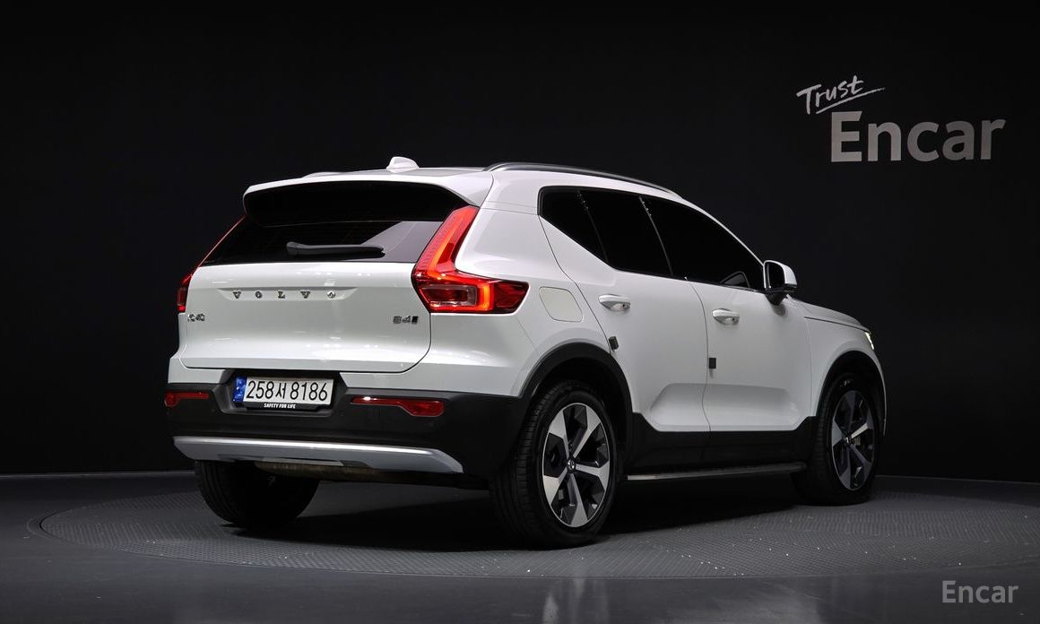 Volvo XC40B4 Ultimate Bright №3