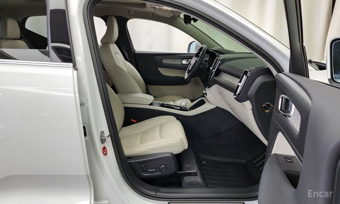 Volvo XC40B4 Ultimate Bright №12