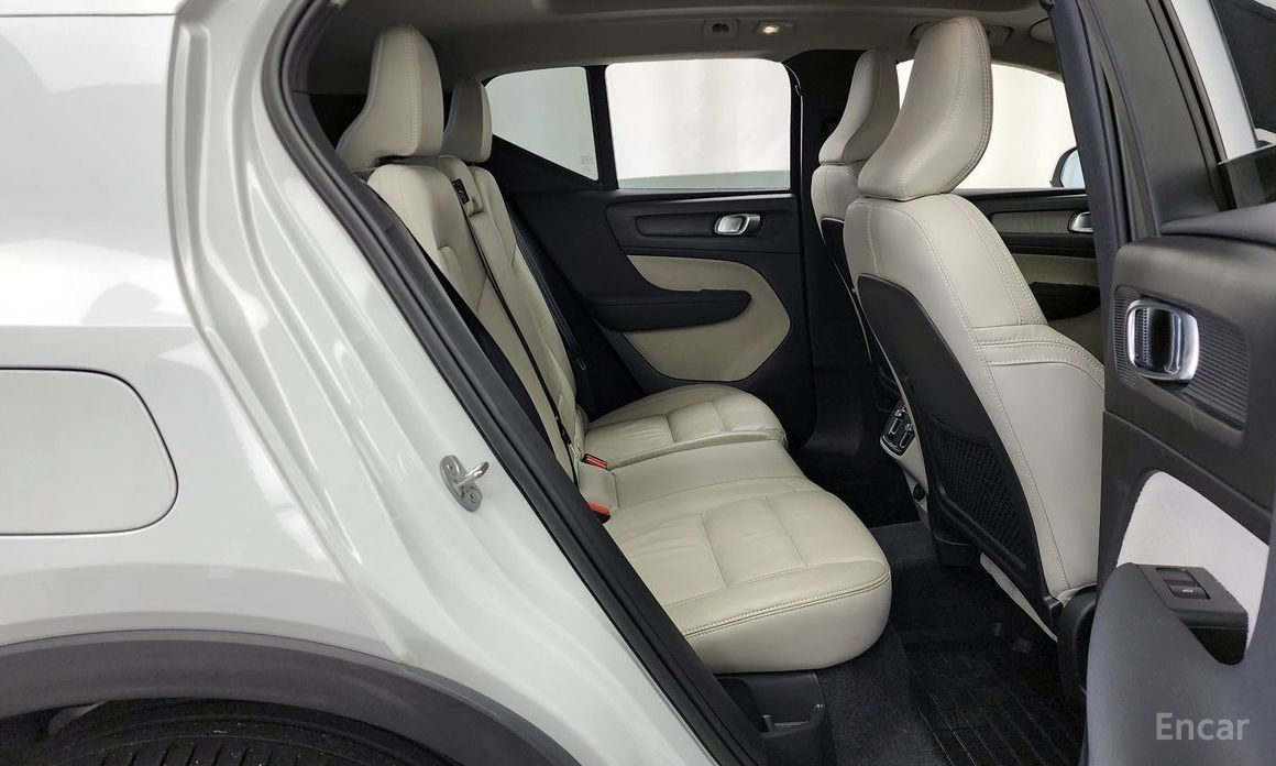 Volvo XC40B4 Ultimate Bright №13