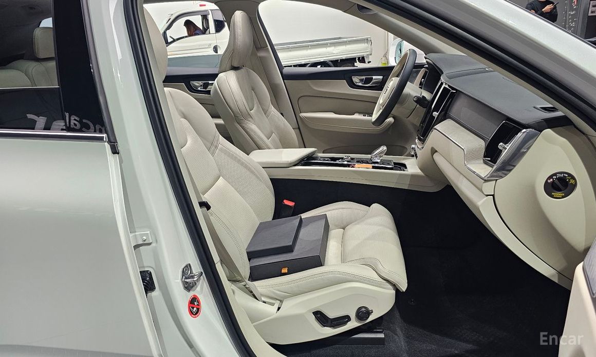 Volvo XC60 2nd Generation B5 Inspiration №11