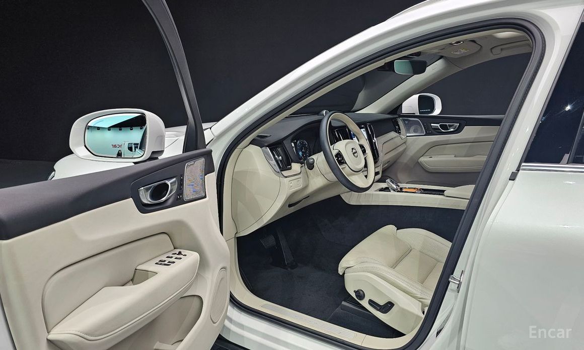 Volvo XC60 2nd Generation B5 Inspiration №12