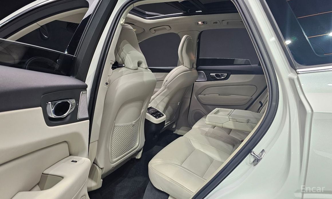 Volvo XC60 2nd Generation B5 Inspiration №13
