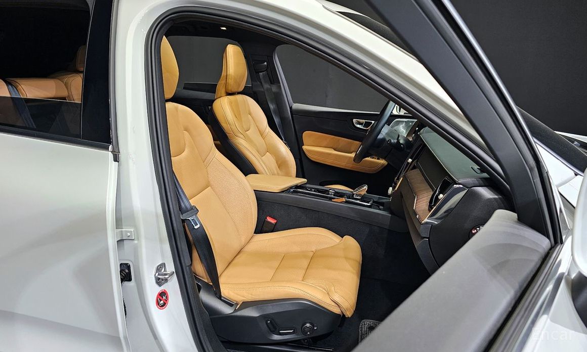 XC60 2nd Generation B5 Inspiration 13