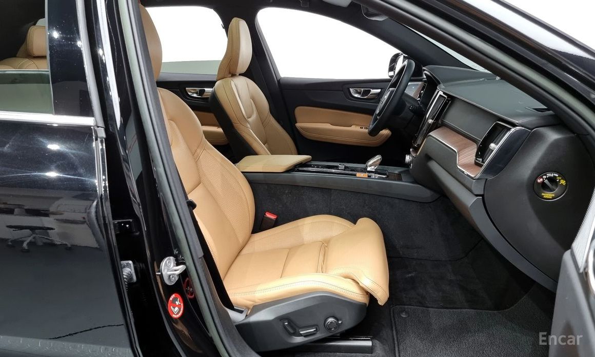 XC60 2nd Generation B6 Inspiration 12