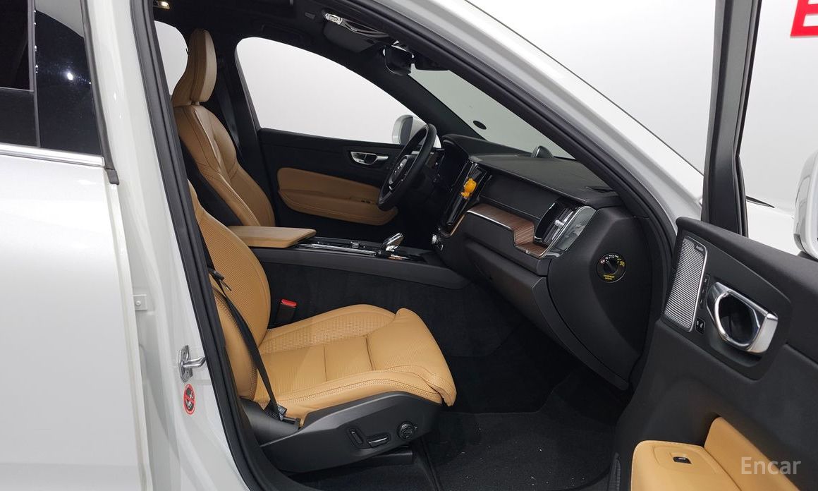 Volvo XC60 2nd Generation B6 Inspiration №12