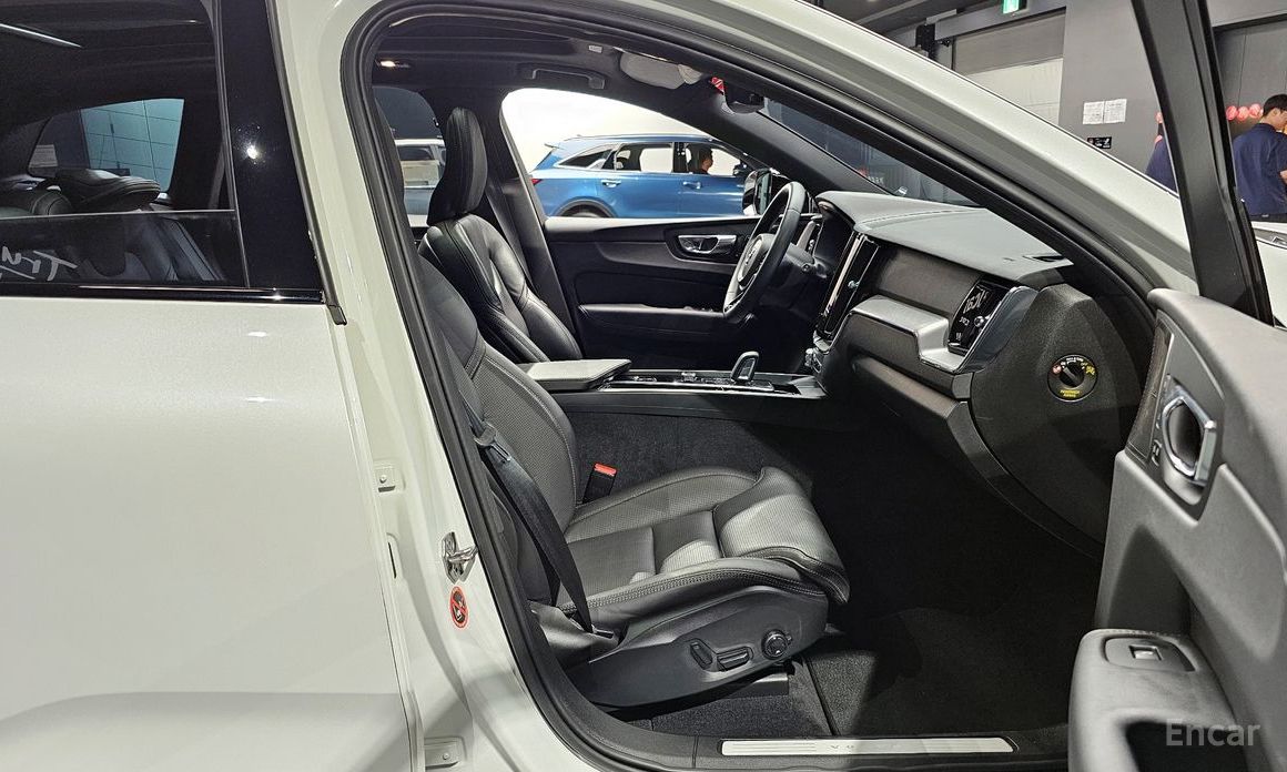 Volvo XC60 Second Generation B6 R-Design №11