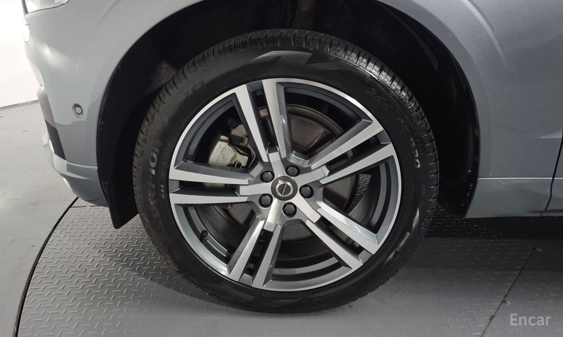 Volvo XC60 Second Generation T8 R-Design №5