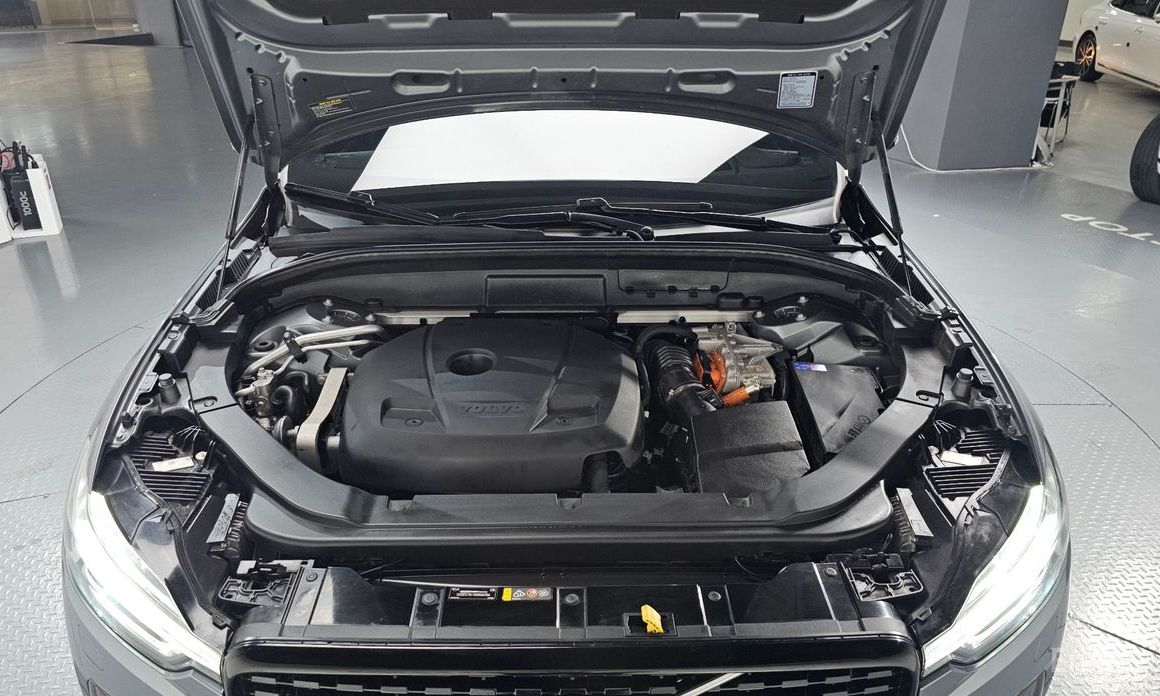 Volvo XC60 Second Generation T8 R-Design №6