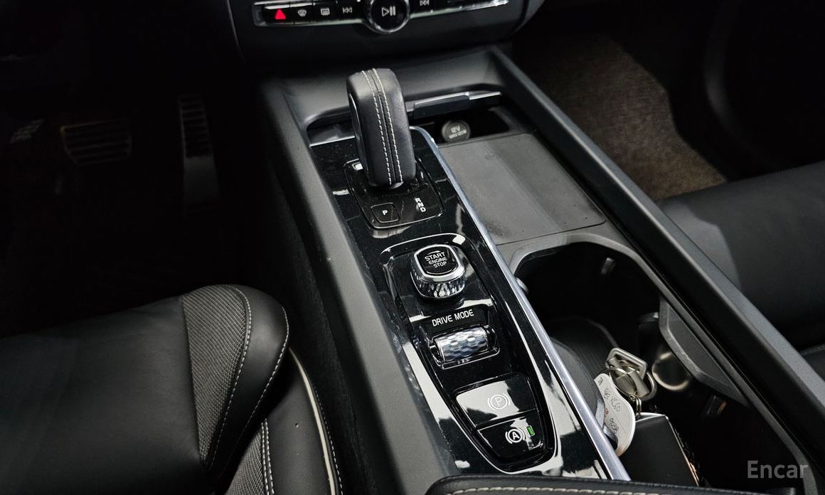 Volvo XC60 Second Generation T8 R-Design №9