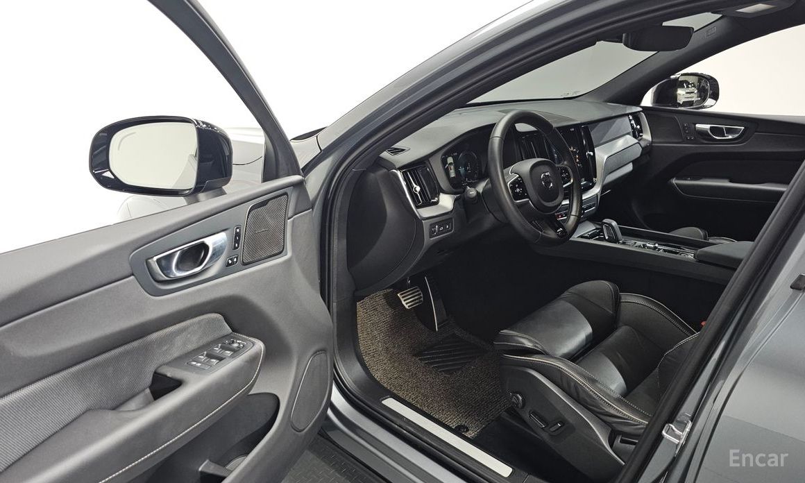 Volvo XC60 Second Generation T8 R-Design №11