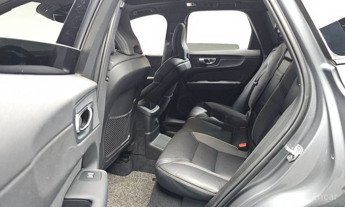 Volvo XC60 Second Generation T8 R-Design №12