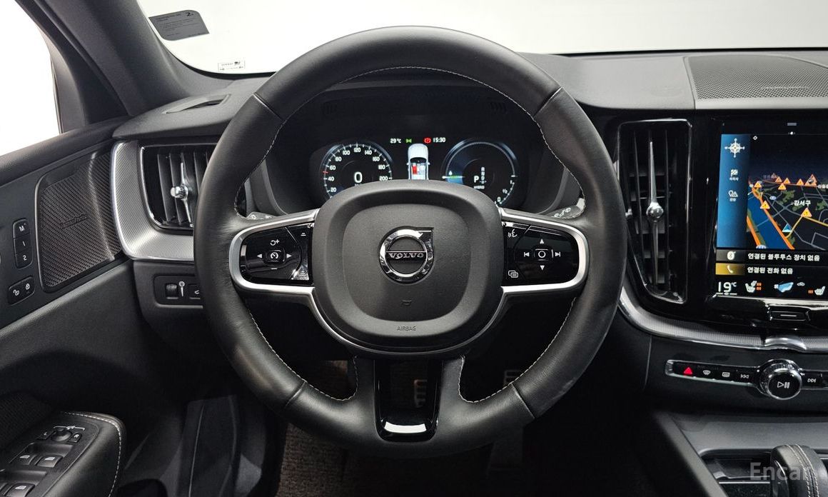 Volvo XC60 Second Generation T8 R-Design №13