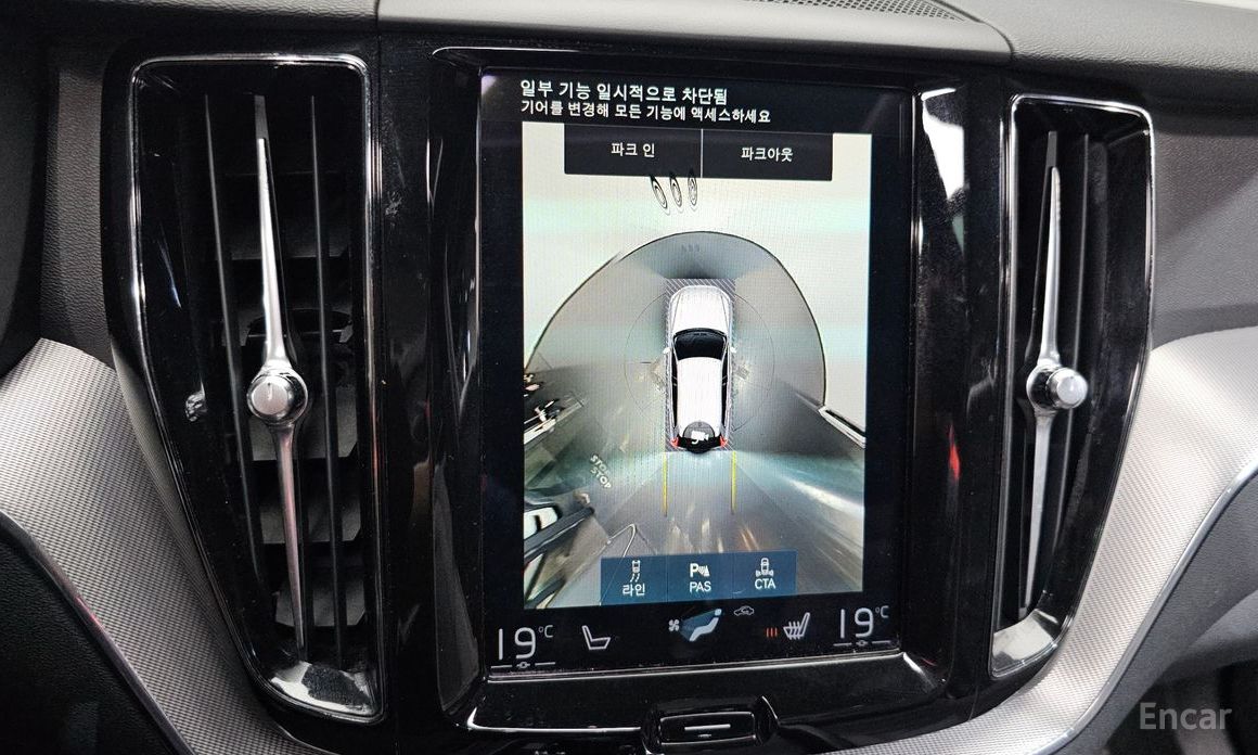 Volvo XC60 Second Generation T8 R-Design №14