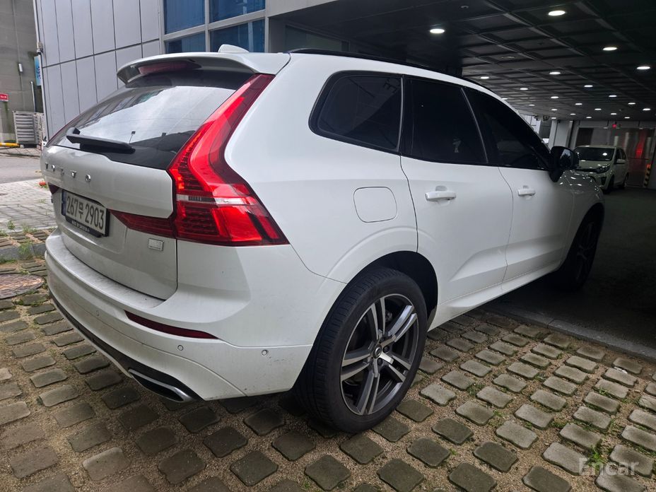 XC60 Second Generation T8 R-Design 4