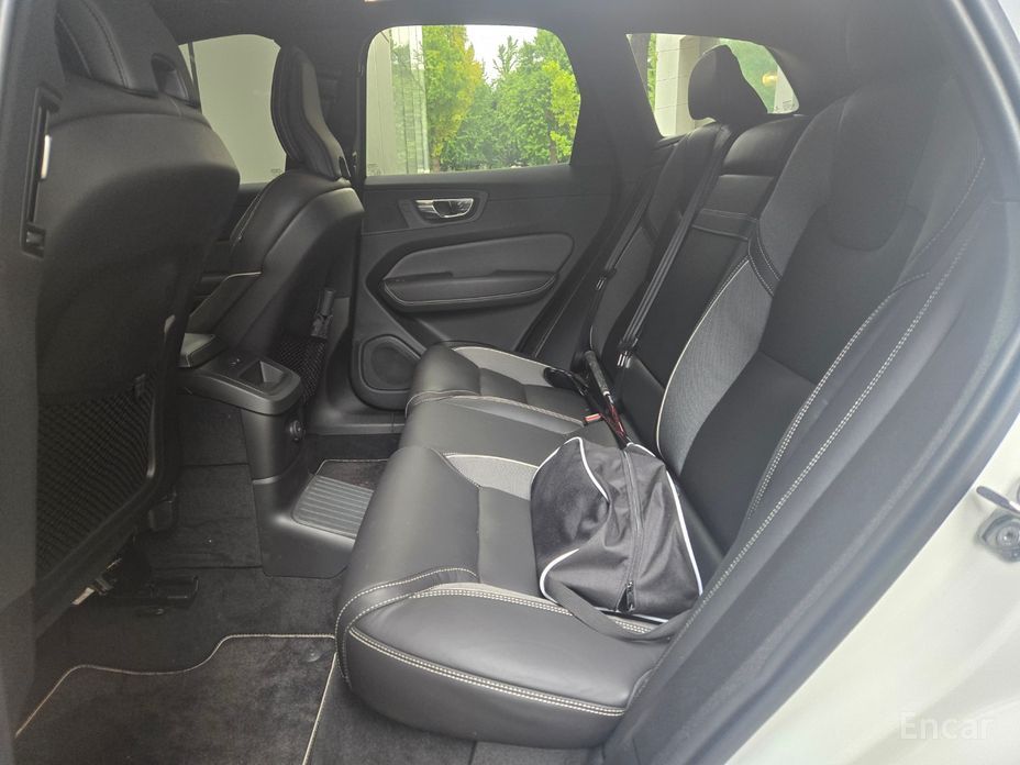 XC60 Second Generation T8 R-Design 9