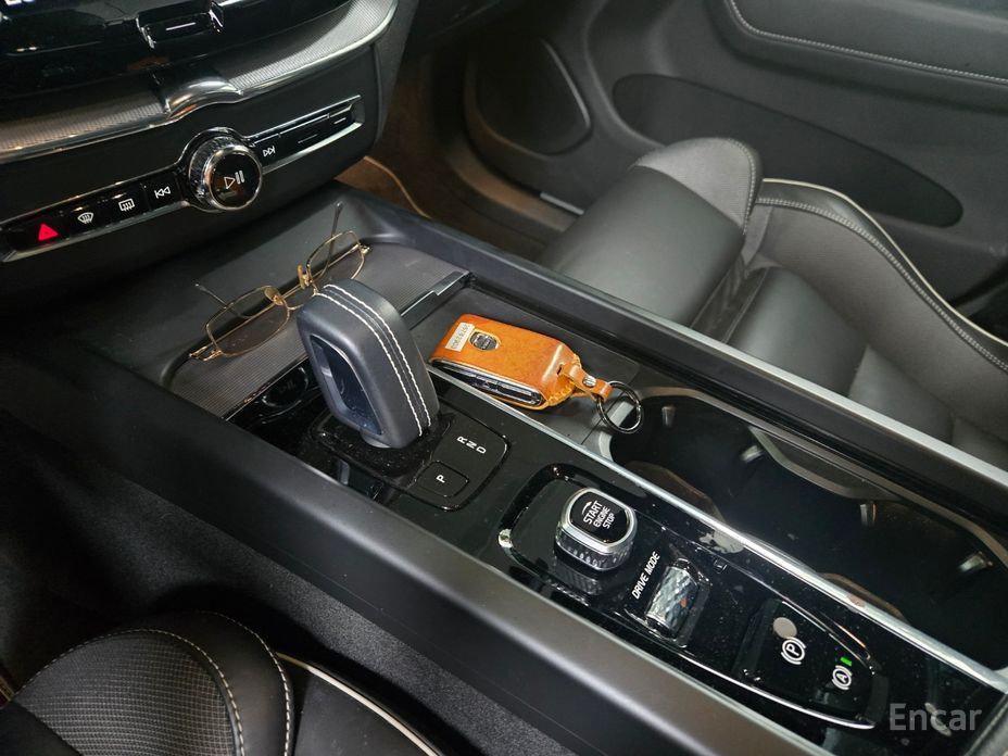 XC60 Second Generation T8 R-Design 10