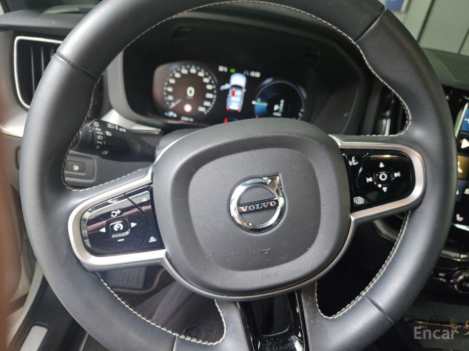 XC60 Second Generation T8 R-Design 11