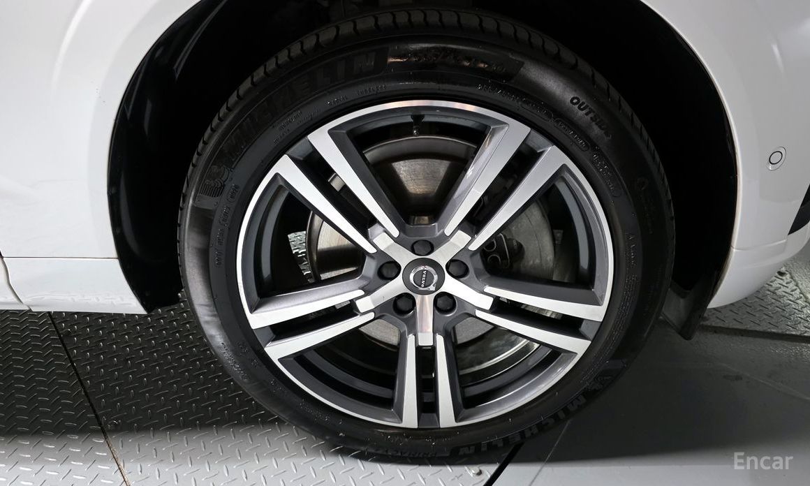 Volvo XC60 Second Generation T8 R-Design №6