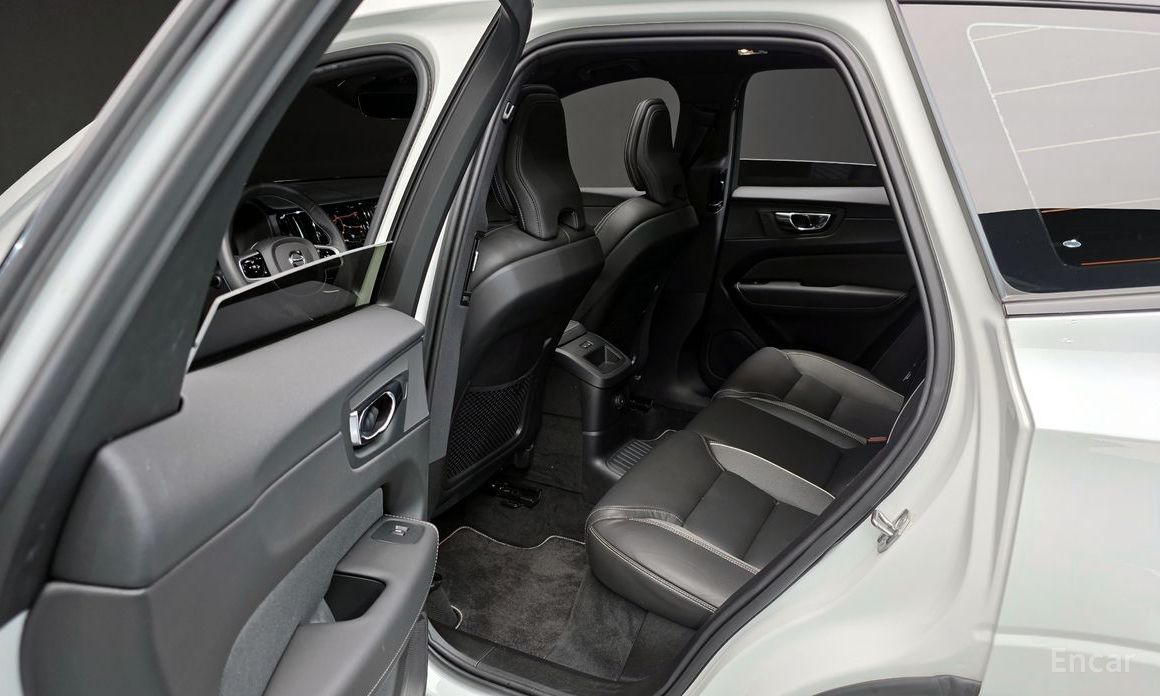 Volvo XC60 Second Generation T8 R-Design №12