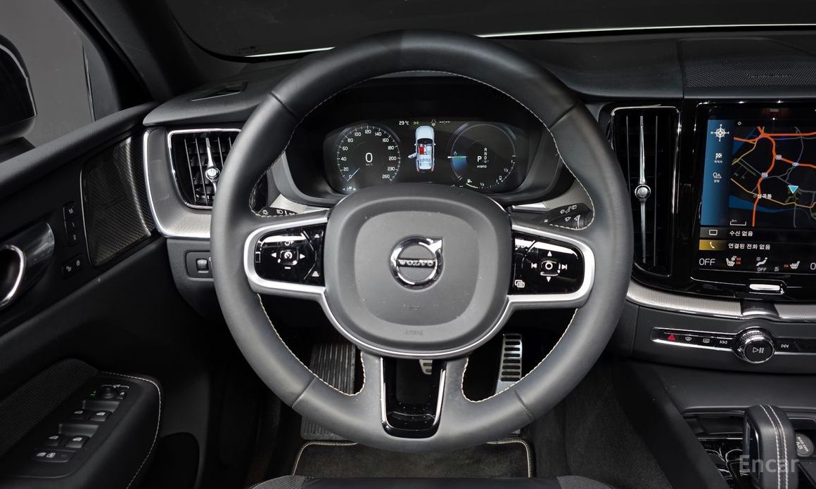 Volvo XC60 Second Generation T8 R-Design №14