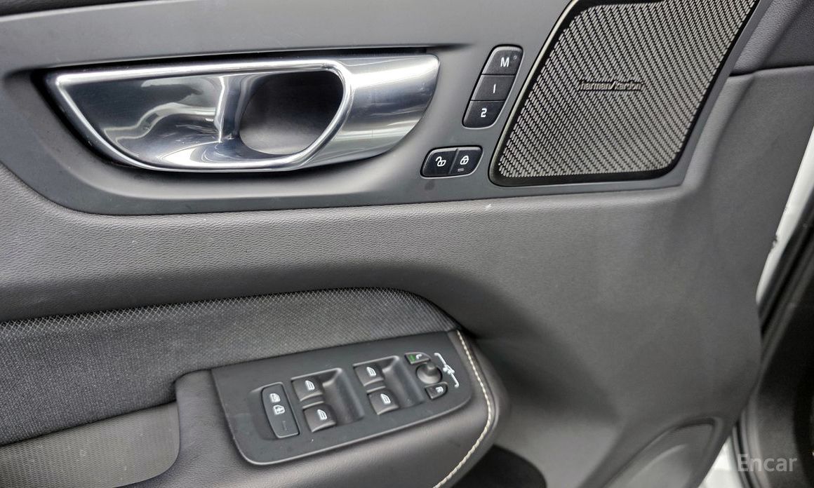 Volvo XC60 Second Generation T8 R-Design №15