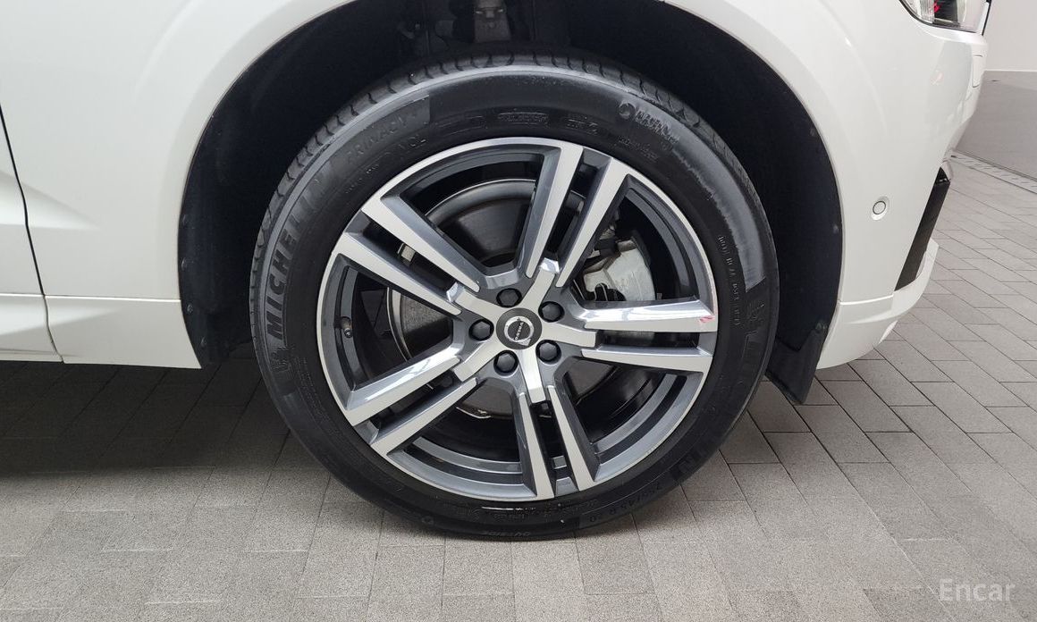 Volvo XC60 Second Generation T8 R-Design №6