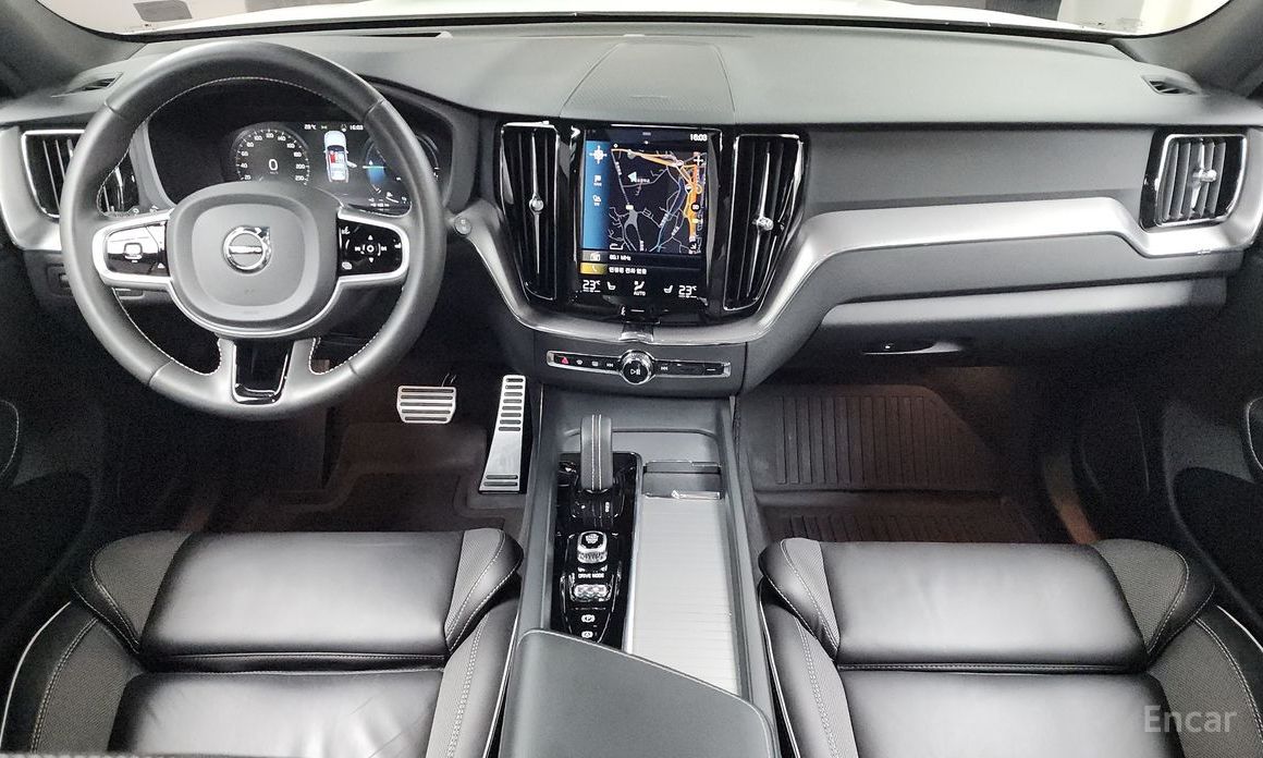 Volvo XC60 Second Generation T8 R-Design №8