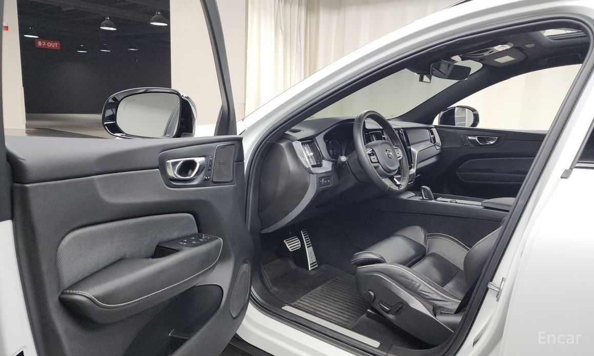 Volvo XC60 Second Generation T8 R-Design №11