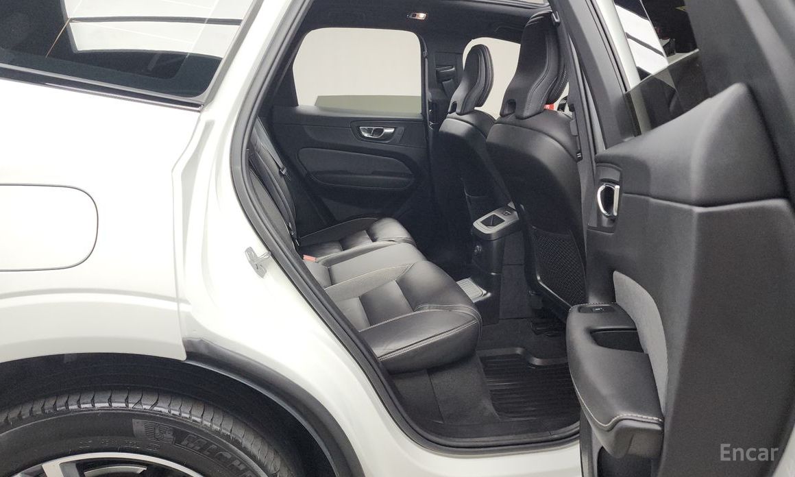 Volvo XC60 Second Generation T8 R-Design №13